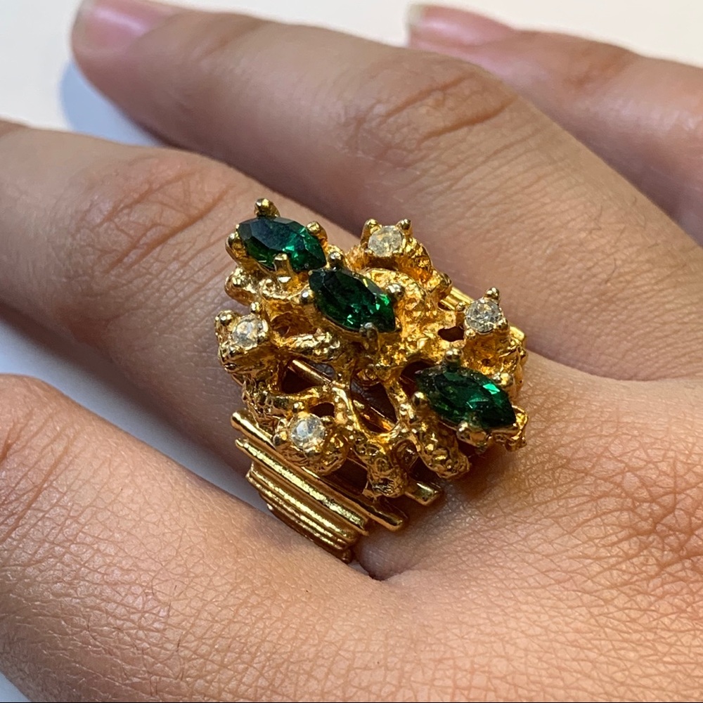Vintage size 9.5 Gold Tone Green Stone Gatsby Ring